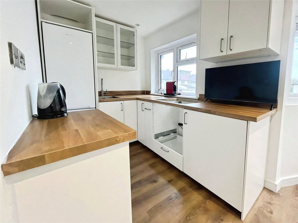 Property photo 3 of 10 Kitchen Area