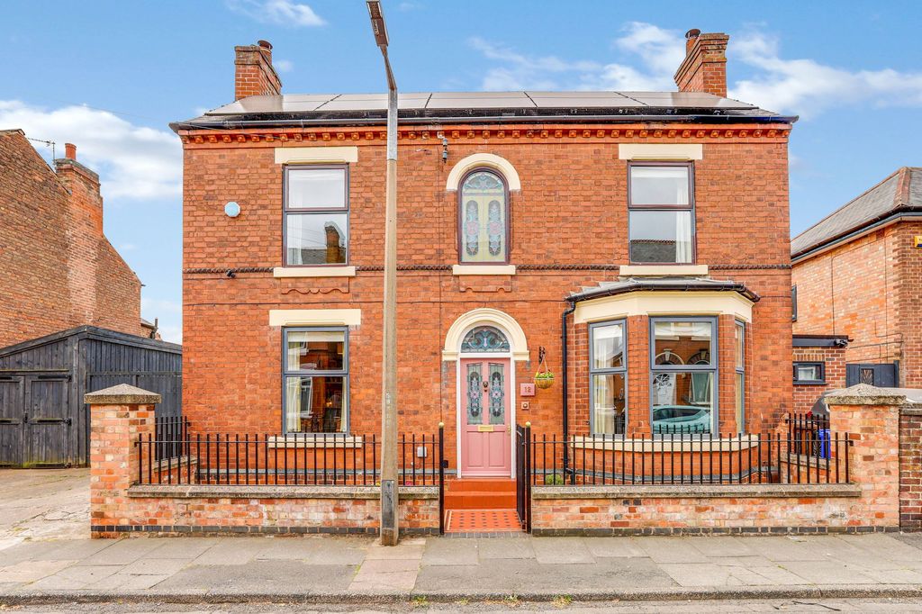 Property photo 1 of 36