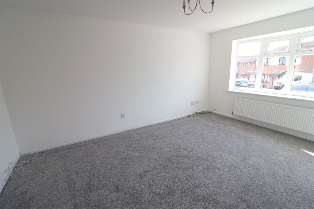 Property photo 3 of 11 Lounge