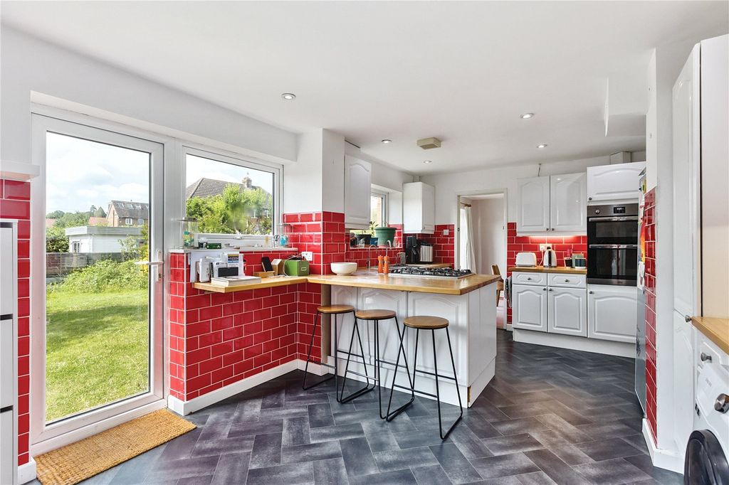 Property photo 2 of 11 Kitchen/Breakfast