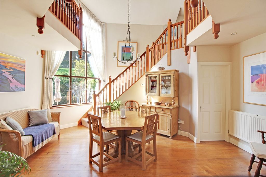 Property photo 3 of 35 Central Dining Room