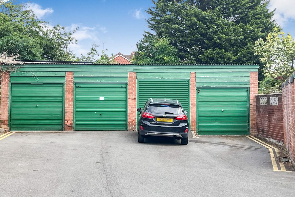 Property photo 2 of 9 34 Lock Up Garages At Beasley Grove, Birmingham B43 7Hg