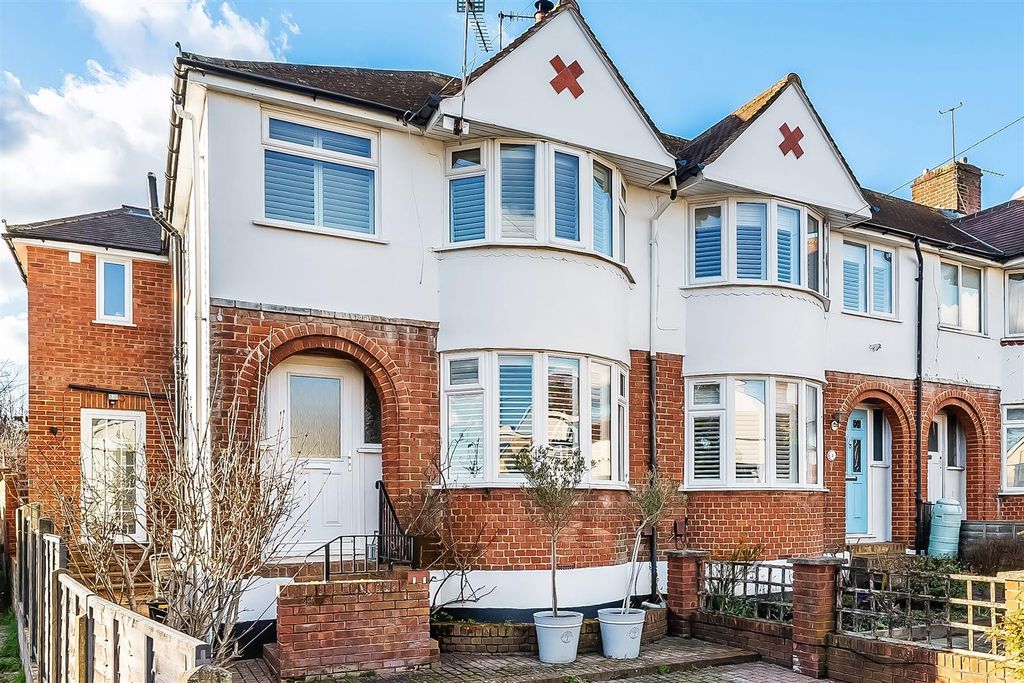 Property photo 1 of 19 1-Chalkpit-Lane-20.Jpg