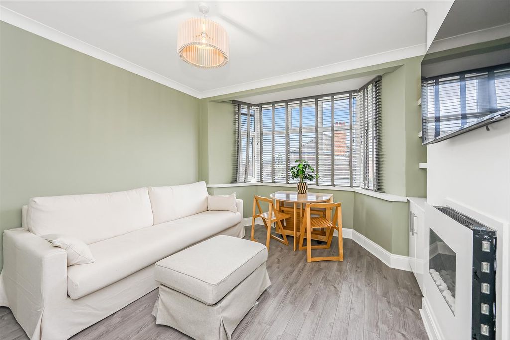 Property photo 2 of 16 69 Avondale Court-7.Jpg