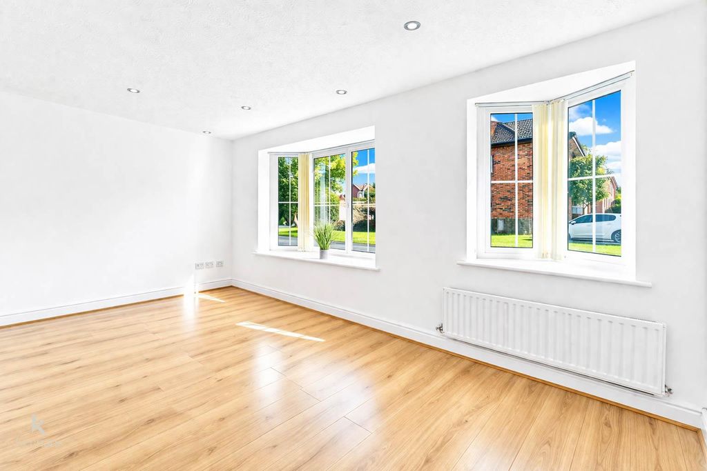 Property photo 2 of 27 Apr 16, 2026, 11_19_35 Am.Jpg