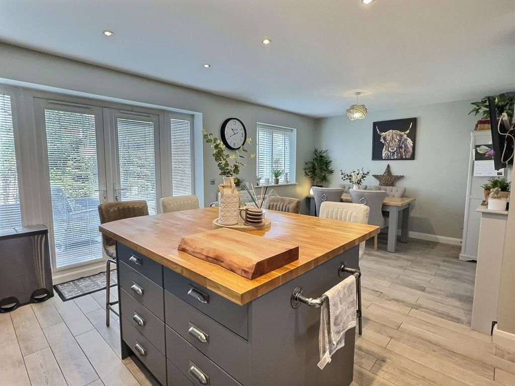 Property photo 3 of 18 Kitchen Diner