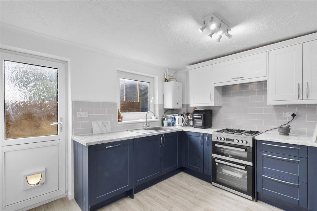 Property photo 2 of 18 Kitchen