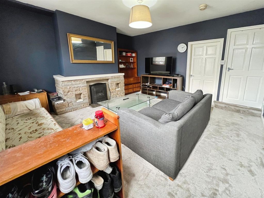 Property photo 2 of 17 Lounge