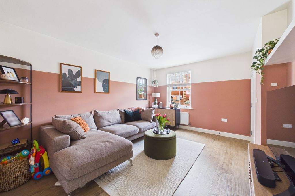 Property photo 3 of 33