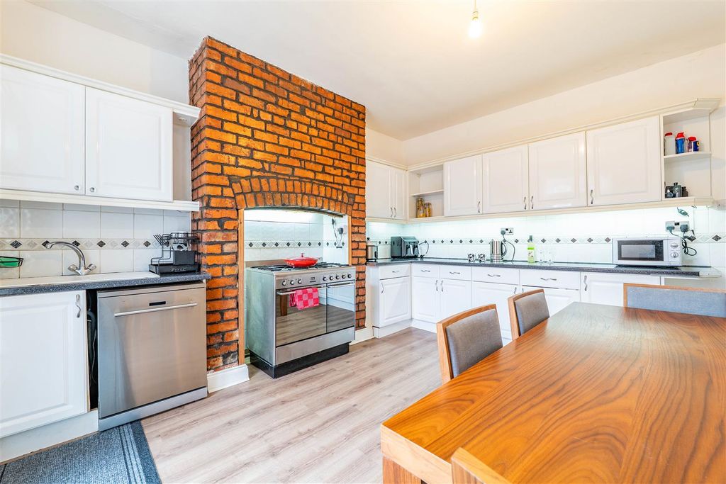 Property photo 3 of 16 Kitchen/Dining Room