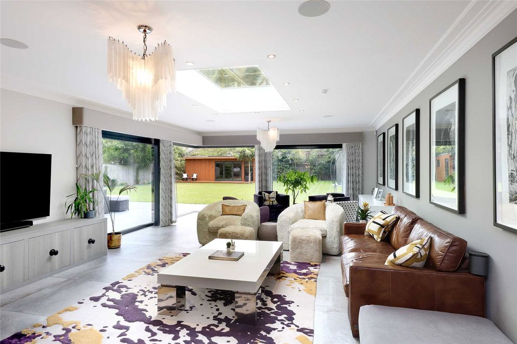 Additional image 5 of 6 bed detached house for salePenn Road, Beaconsfield, Buckinghamshire HP9