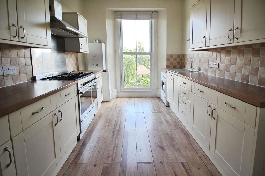 Property photo 3 of 8 Kitchen