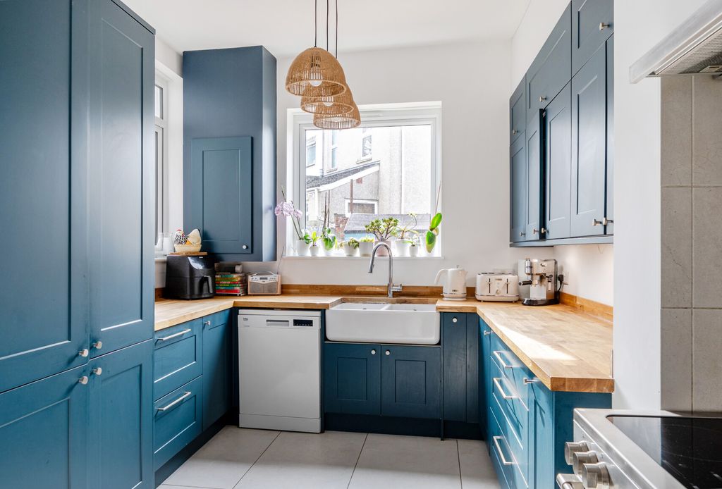 Property photo 3 of 15 Kitchen