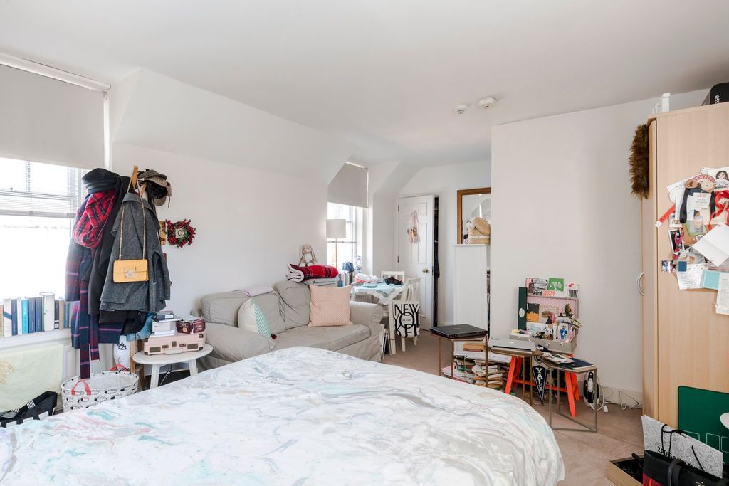 Property photo 1 of 5