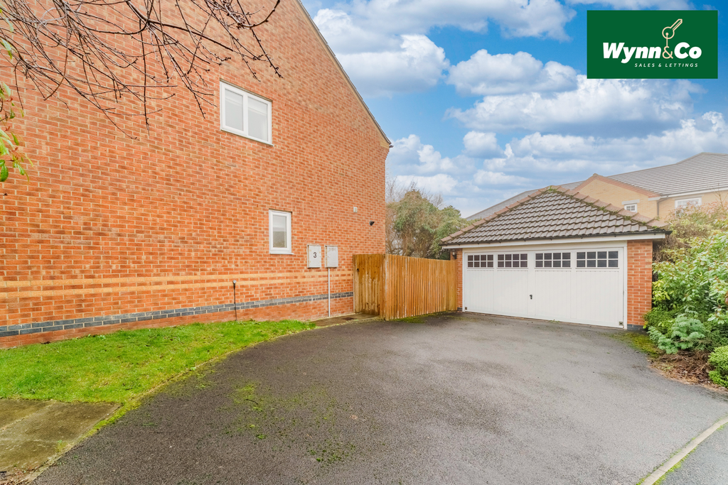 Property photo 2 of 28 Driveway