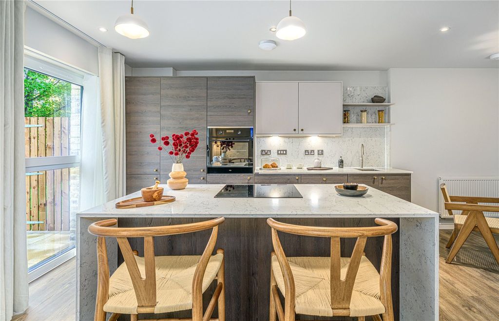 Property photo 3 of 9 Living/Kitchen
