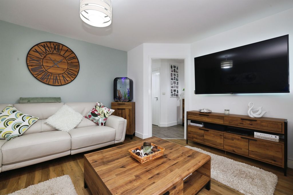 Property photo 3 of 19