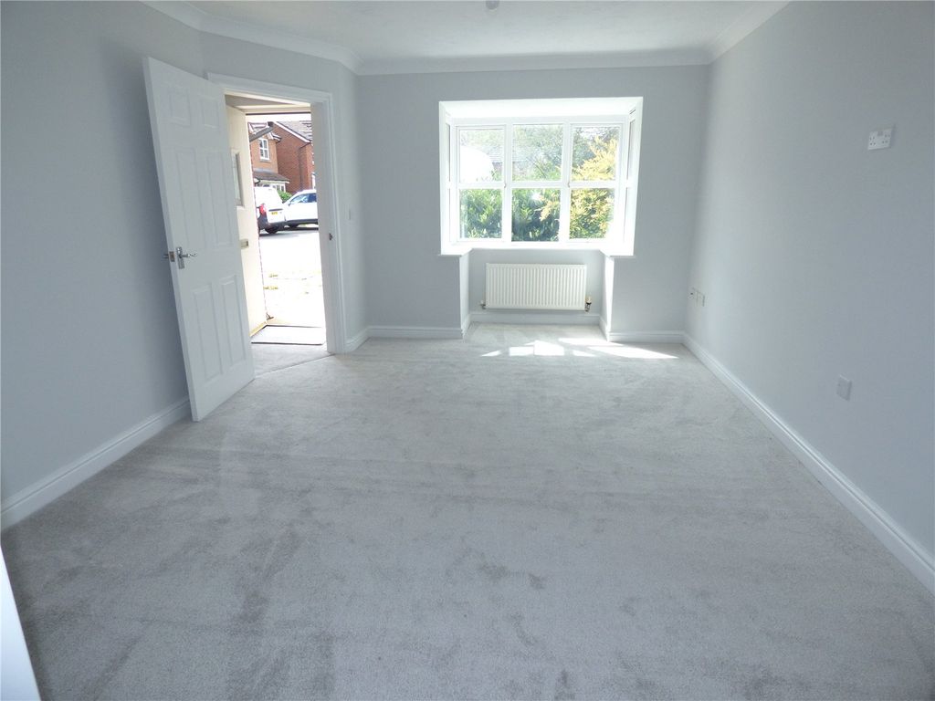 Property photo 2 of 14 Lounge