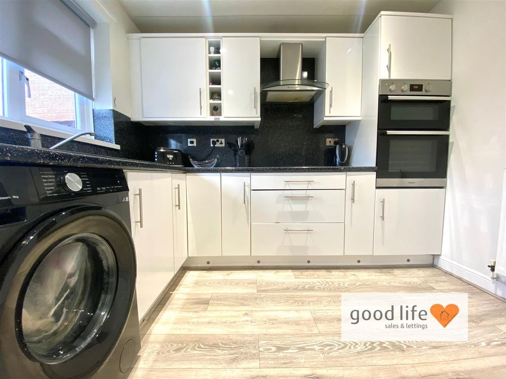 Property photo 3 of 17 20260116_112317950_Ios5Cricklewood.Jpg