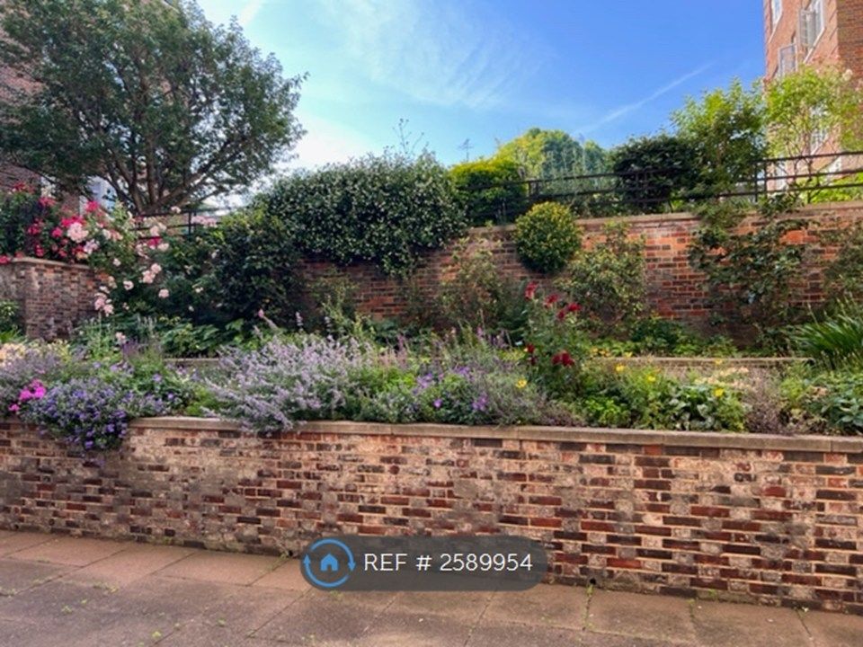 Property photo 1 of 26 Attractive Mature Garden