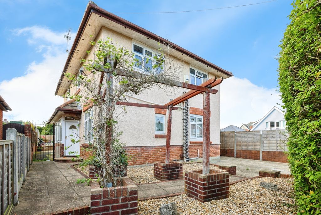 Property photo 2 of 17 Photo