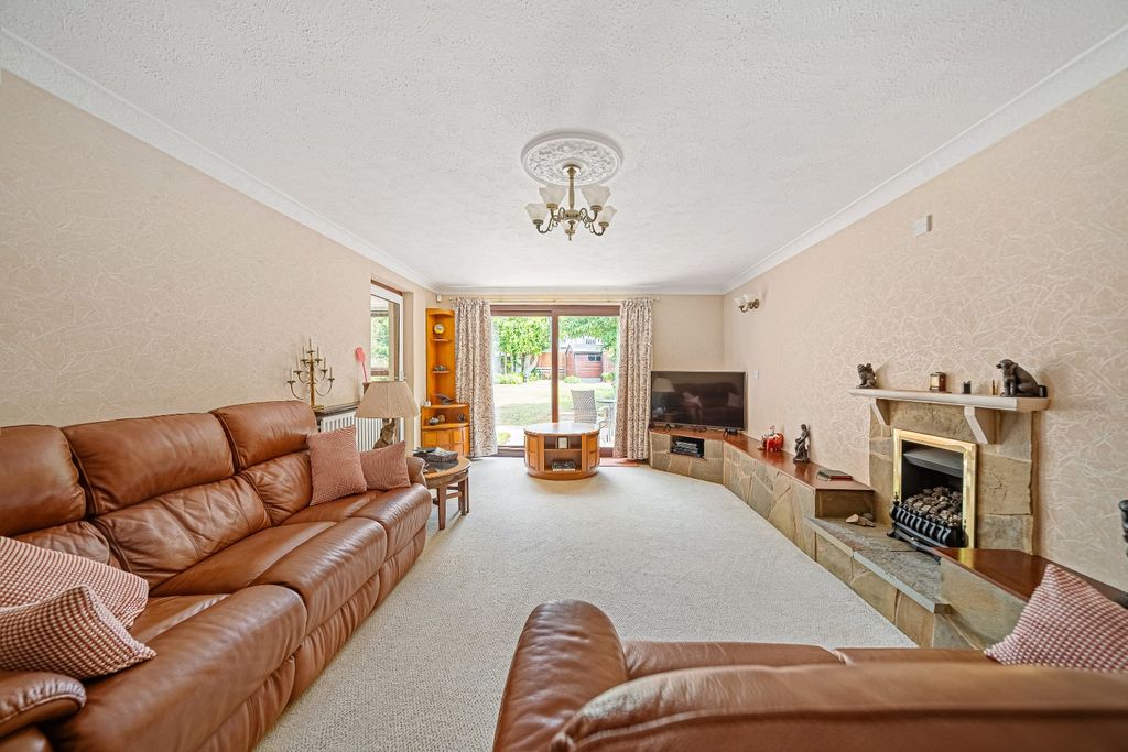 Property photo 2 of 15 3763893