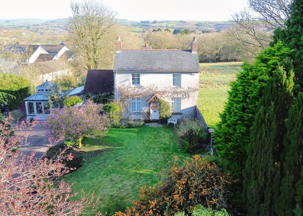 Property photo 2 of 41