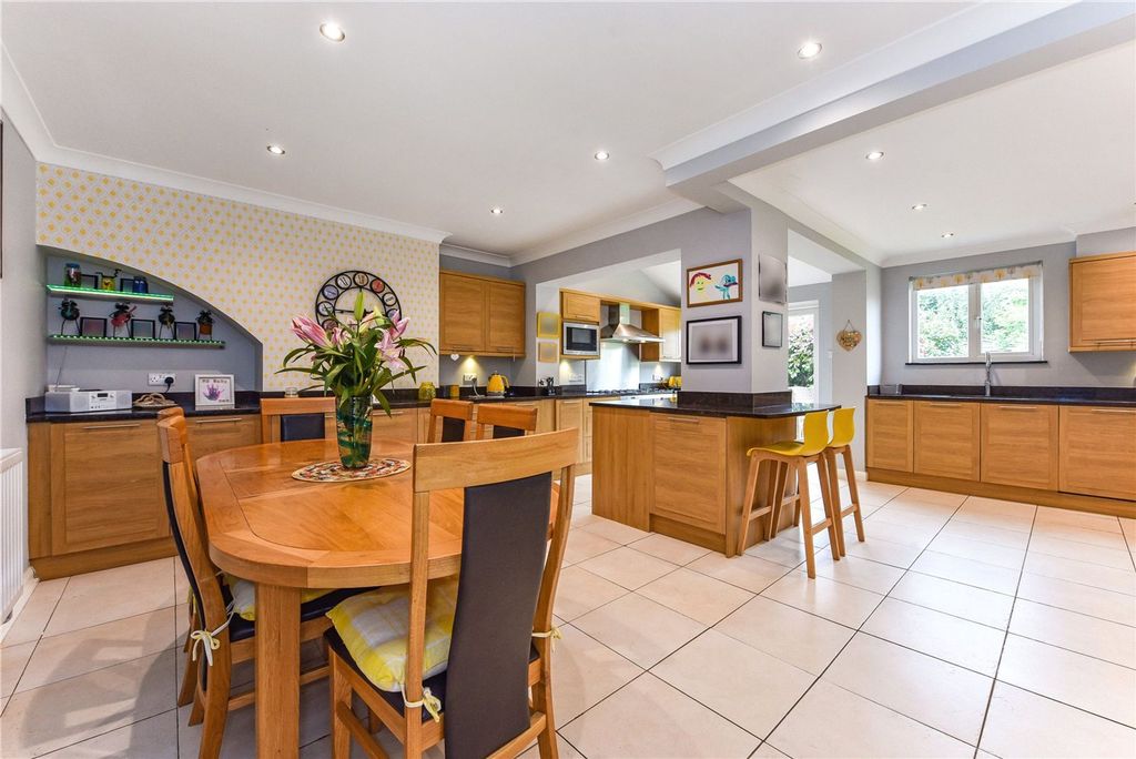 Property photo 3 of 20 Kitchen/Dining