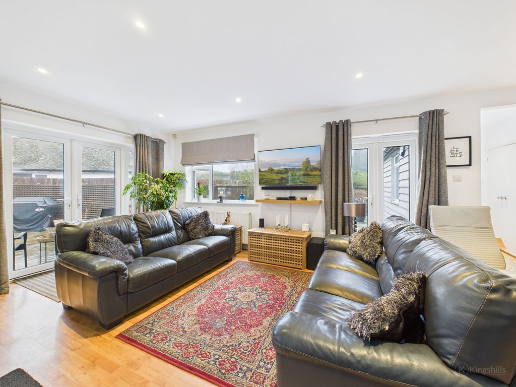 Property photo 2 of 16 Living Room