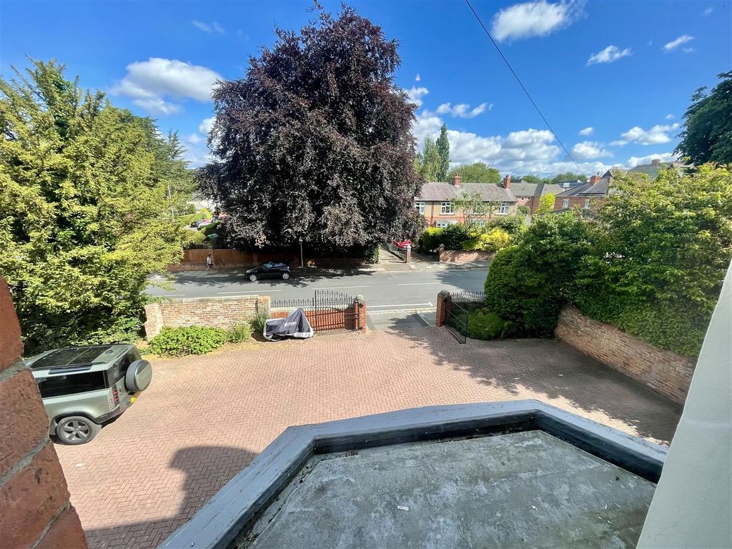 Property photo 2 of 14 Externally