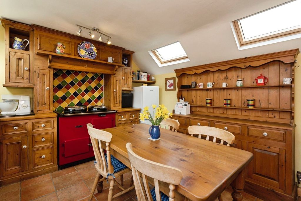 Property photo 2 of 20