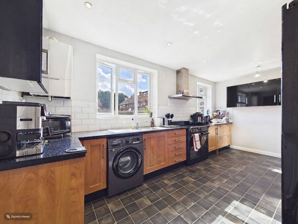 Property photo 3 of 19 5524963