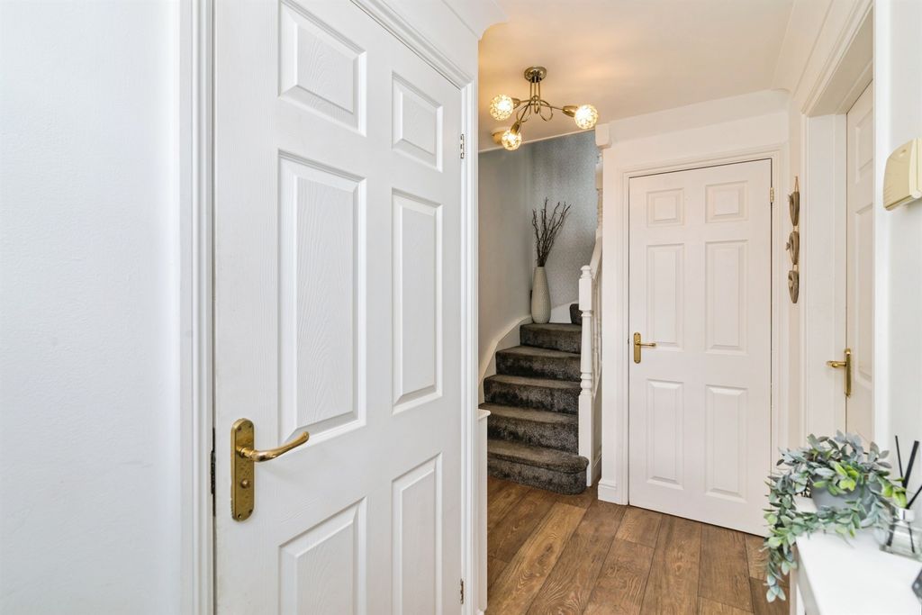 Property photo 3 of 25