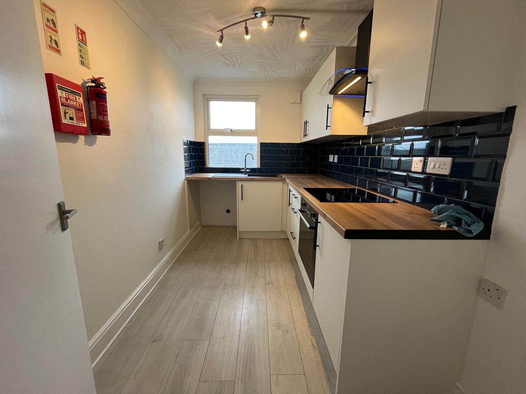 Property photo 3 of 7 Kitchen