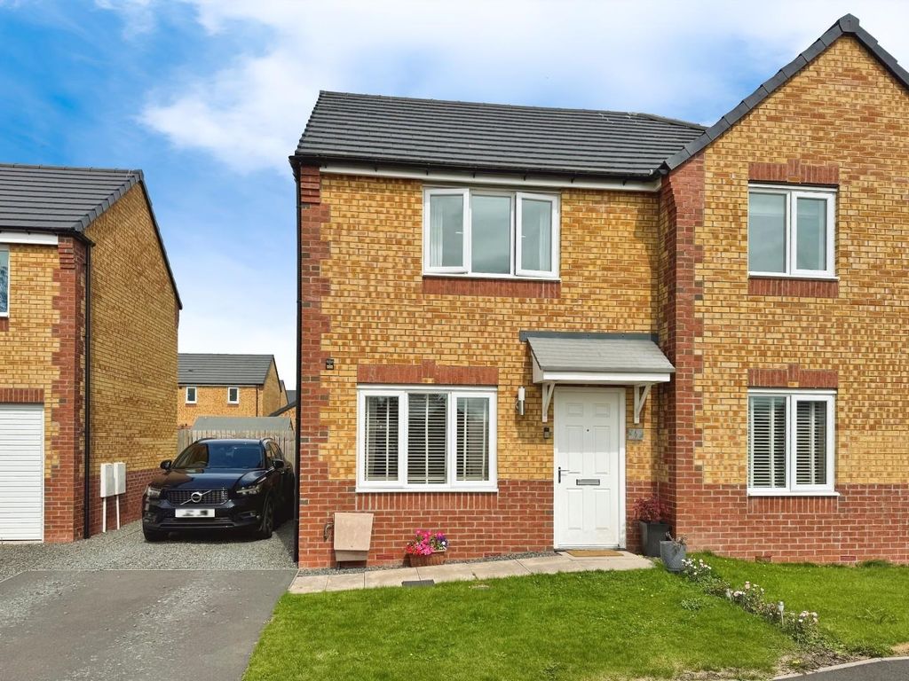 Property photo 1 of 11 Frontage