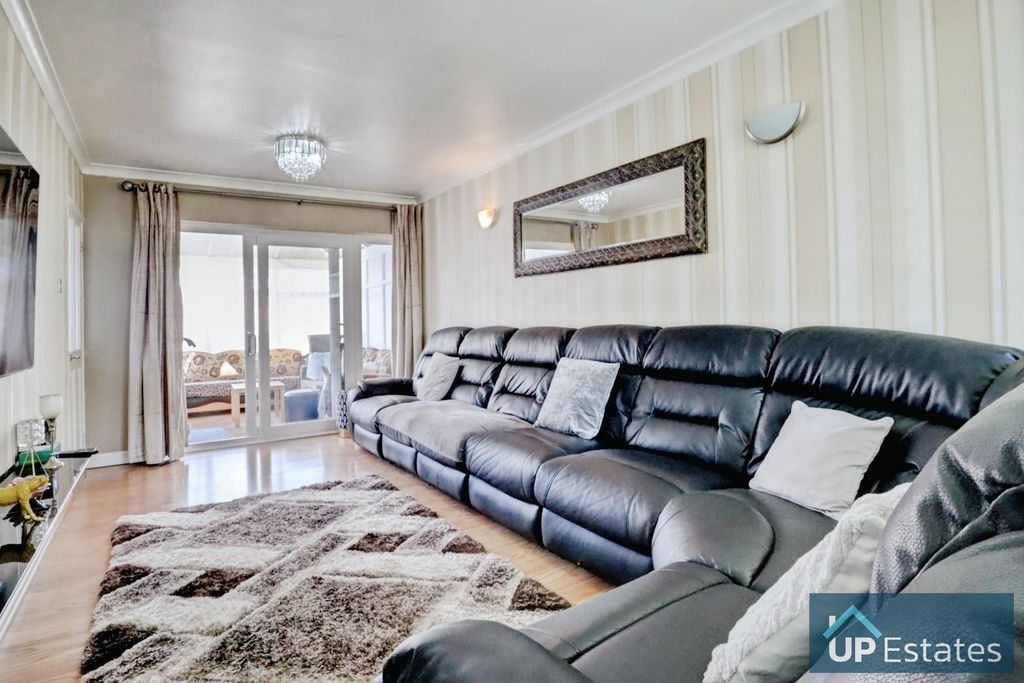 Property photo 3 of 17 Living Room