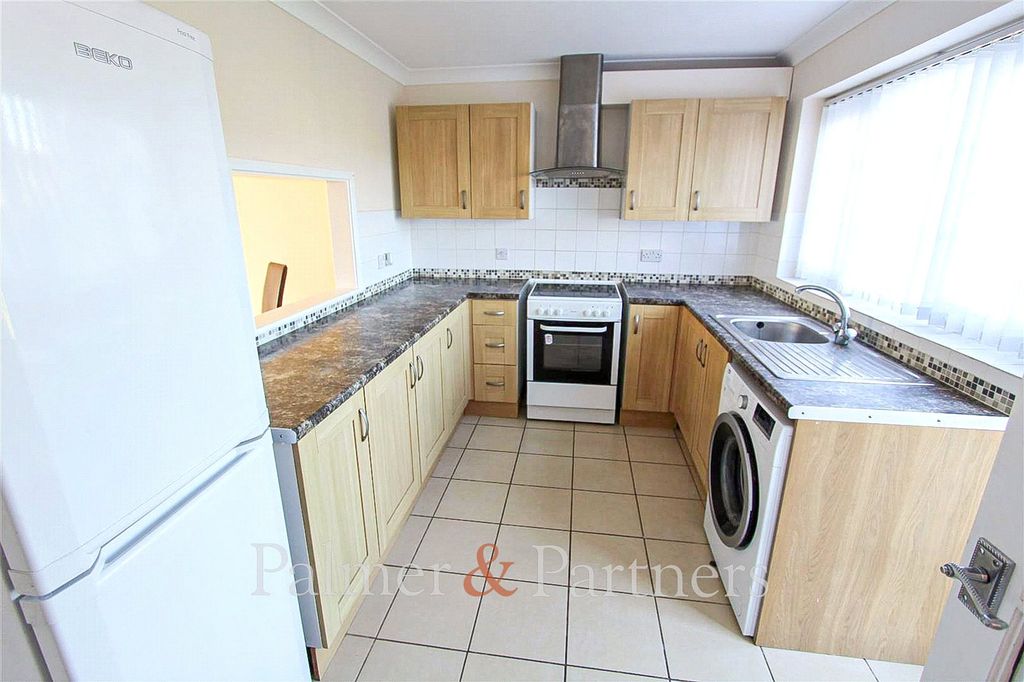 Property photo 2 of 9 Kitchen