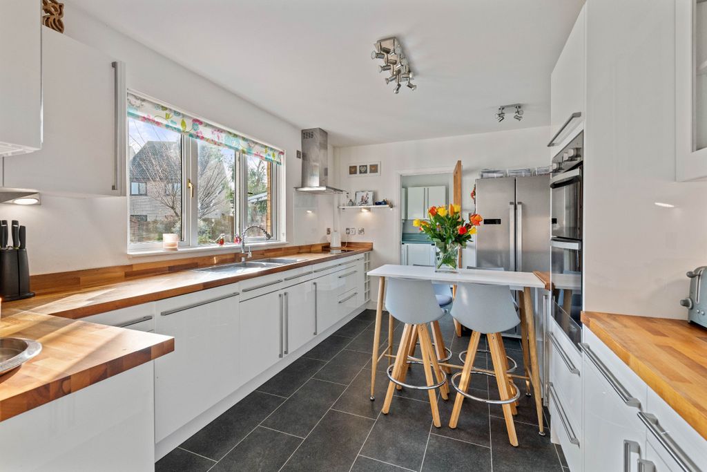 Property photo 3 of 24