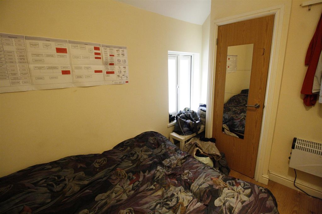 Property photo 3 of 5 Flat 3 48 Colum Road (4).Jpg