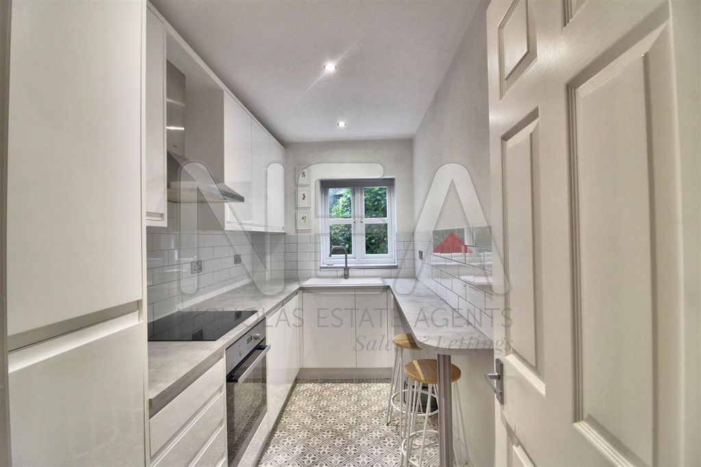 Property photo 2 of 9 Kitchen