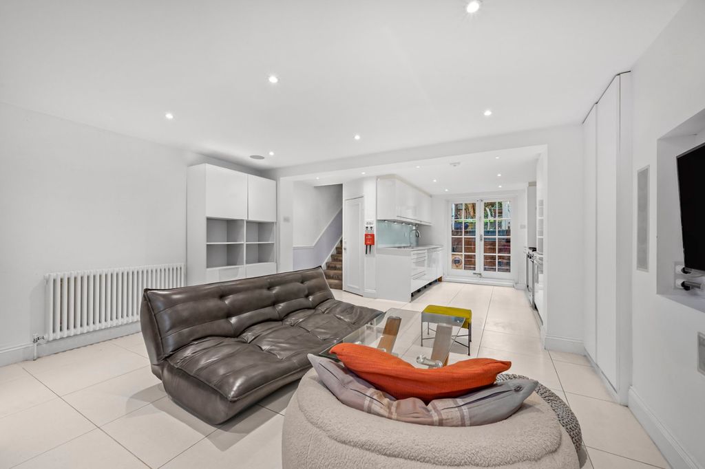 Property photo 3 of 25