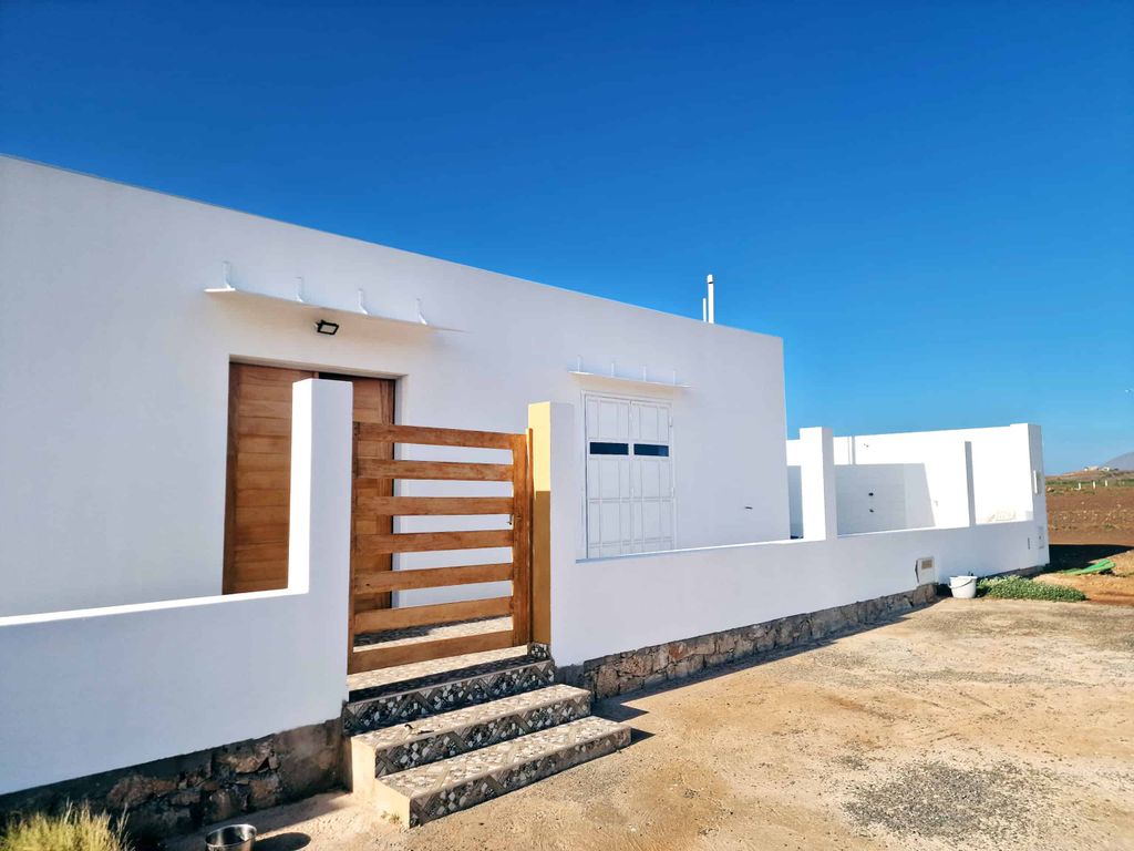 Property photo 1 of 16 Entranceway