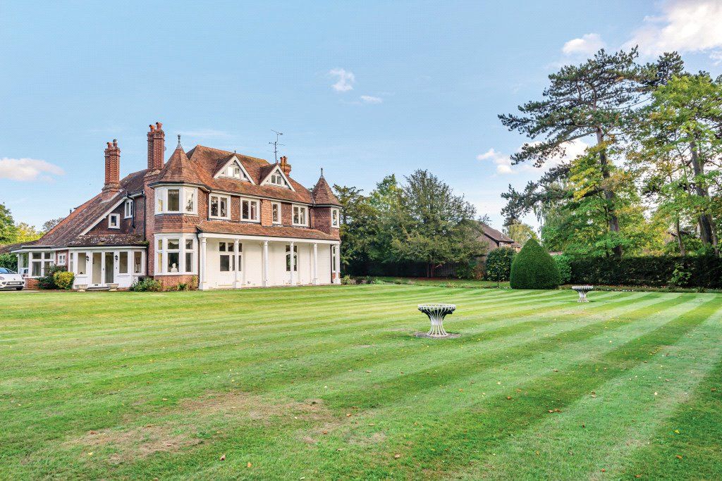 8 bed detached house for sale Goring