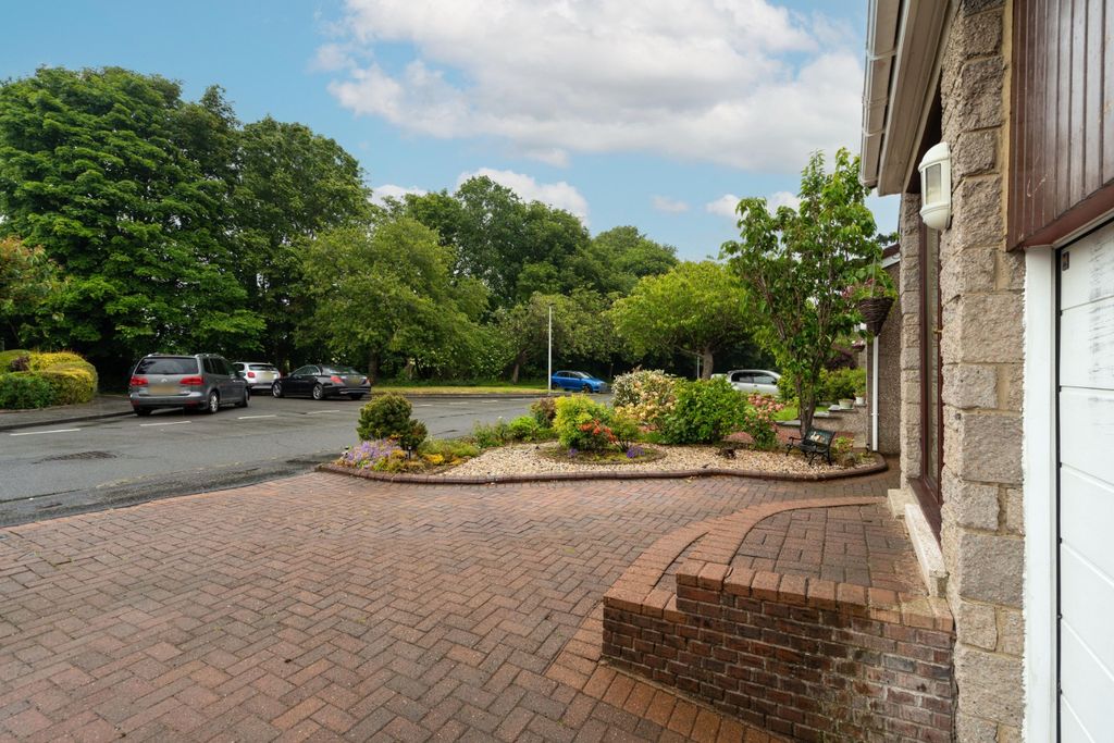 Property photo 3 of 27