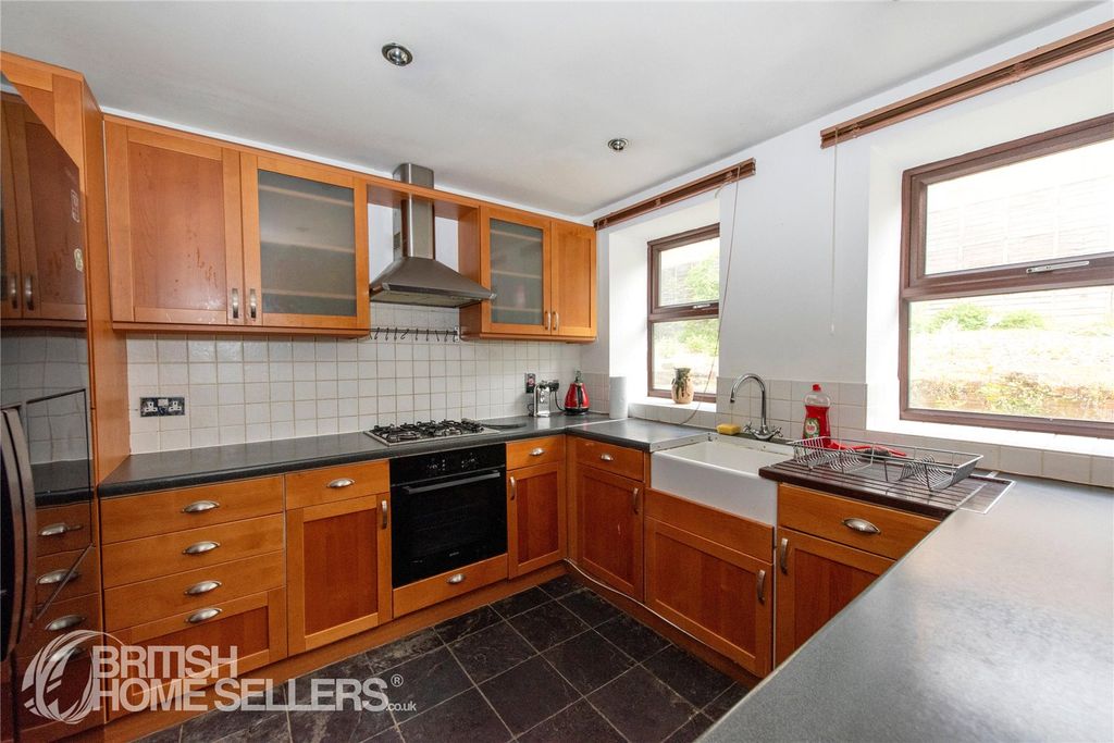 Property photo 2 of 31 Picture No. 17