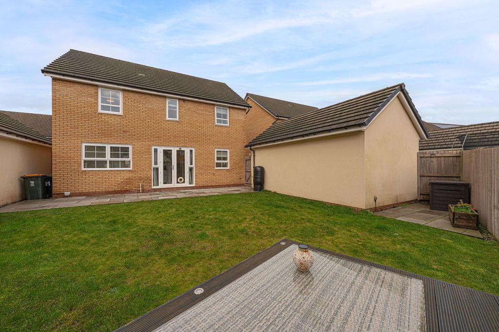 Property photo 2 of 36