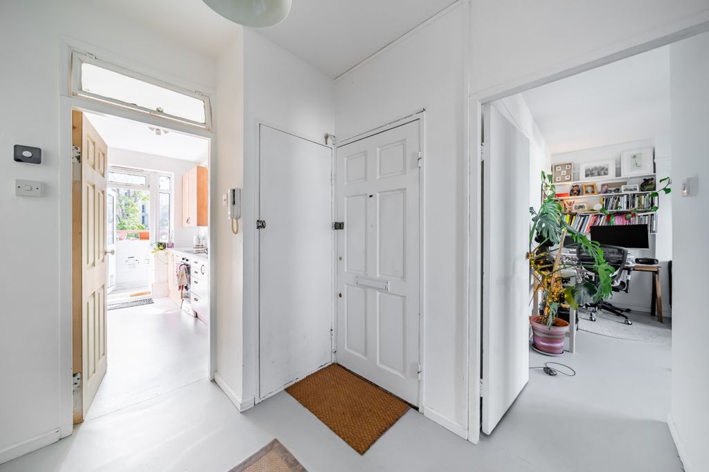 Property photo 3 of 10 1187810 (11)