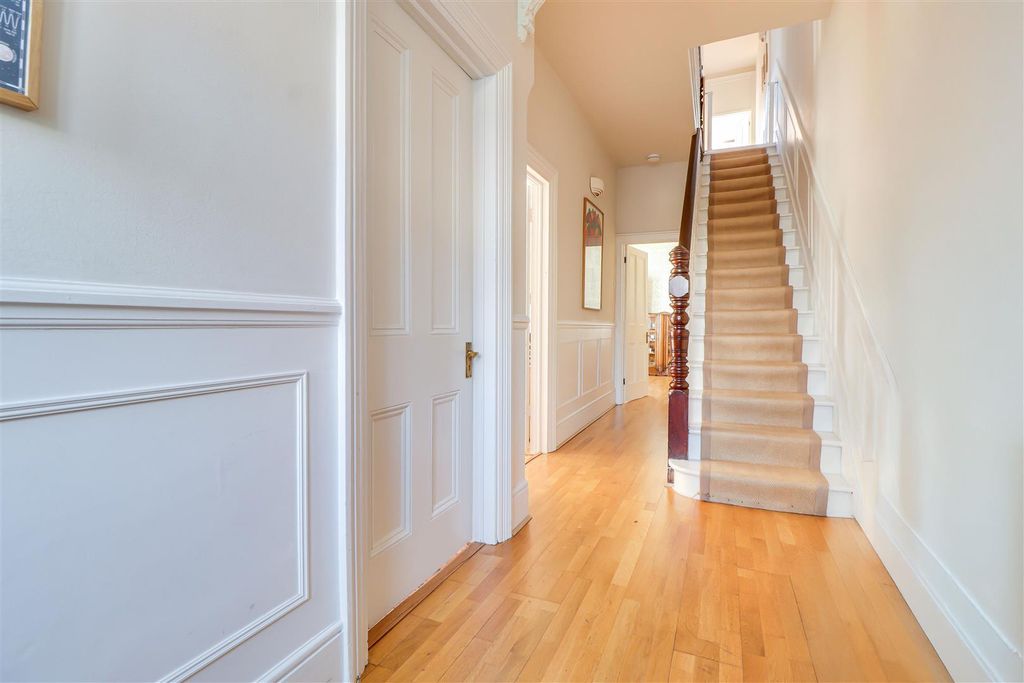 Property photo 3 of 27