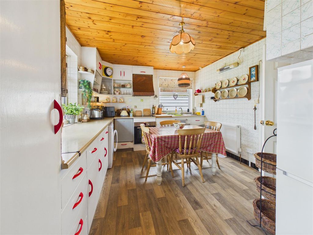 Property photo 3 of 15 Breakfast Kitchen