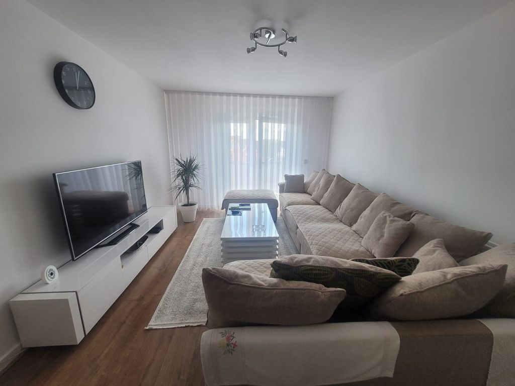 Property photo 1 of 9 Longwood Avenue, Langley, Sl3 8Gb